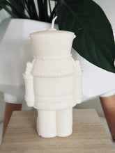 Charger l'image dans la galerie, Bougie Casse-noisettes au paillettes argentées / Parfum miel et noisettes / coloris au choix