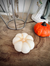 Charger l'image dans la galerie, Bougie petit citrouille blanche et doré / Parfum au choix