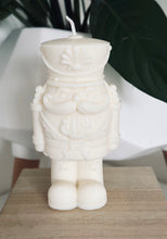 Charger l'image dans la galerie, Bougie Casse-noisettes au paillettes argentées / Parfum miel et noisettes / coloris au choix