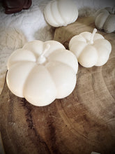 Charger l'image dans la galerie, Bougie petit citrouille blanche / Parfum au choix