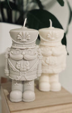 Charger l'image dans la galerie, Bougie Casse-noisettes au paillettes argentées / Parfum miel et noisettes / coloris au choix