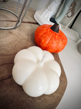 Charger l'image dans la galerie, Bougie petit citrouille blanche / Parfum au choix