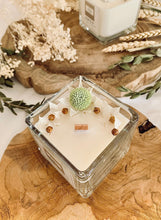 Charger l'image dans la galerie, Bougie Florale / Parfum Fève de Tonka / mèche en bois
