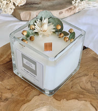 Charger l'image dans la galerie, Bougie Florale / Parfum Fleur de coton / mèche en bois