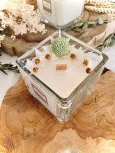 Charger l'image dans la galerie, Bougie Florale / Parfum Fève de Tonka / mèche en bois