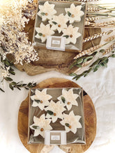 Charger l'image dans la galerie, Fondants Fleuris / Parfum Bois de Santal