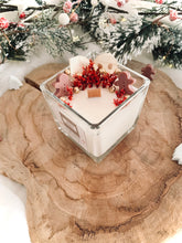 Charger l'image dans la galerie, Bougie florale Noël 🎄/ Parfum Thé au pain d’épices / mèche en bois