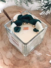 Charger l'image dans la galerie, Bougie florale Noël 🎄/ Parfum Panettone / mèche en bois