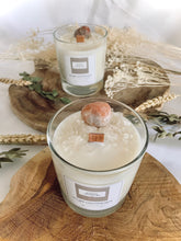 Charger l'image dans la galerie, Bougie Lithothérapie Joie - Pierre de Soleil / Parfum Muguet / mèche en bois