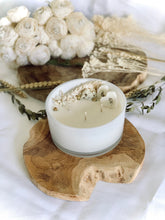 Charger l'image dans la galerie, Bougie Florale parfumée - Centre de table - Personnalisable -