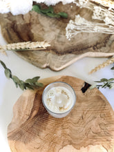 Charger l'image dans la galerie, Pré-commande de Bougies Florales parfumées avec couvercle en liège - petit format - Lot de 50 - Personnalisable