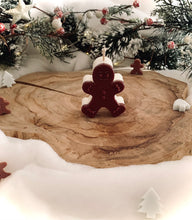 Charger l'image dans la galerie, Bougie Bonhomme en pain d’épices 🎄 / Parfum thé au pain d’épices