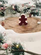 Charger l'image dans la galerie, Bougie Bonhomme en pain d’épices 🎄 / Parfum thé au pain d’épices