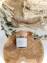 Charger l'image dans la galerie, Pré-commande de Bougies Florales parfumées avec couvercle en liège - petit format - Lot de 10 - Personnalisable