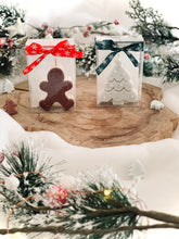 Charger l'image dans la galerie, Bougie Bonhomme en pain d’épices 🎄 / Parfum thé au pain d’épices