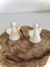 Charger l&#39;image dans la galerie, Bougie Ange - Parfum orchidée
