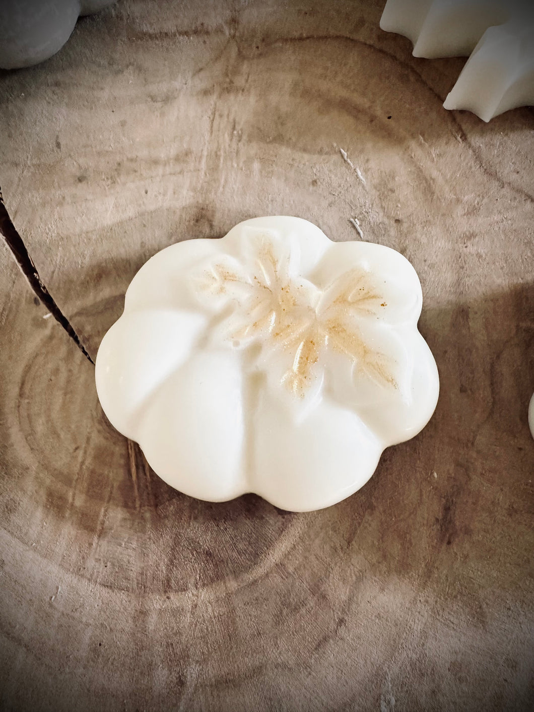 Fondant Citrouille feuilles blanche et doré / Parfums au choix